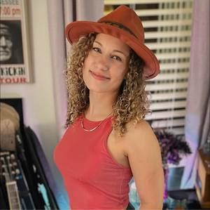 Meet your Posher, Carrie